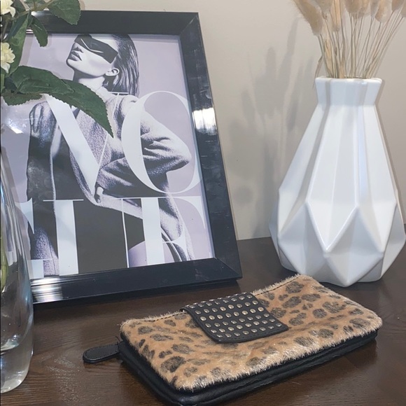 COPY - Black Faux leather purse with leopard fur - Picture 2 of 7